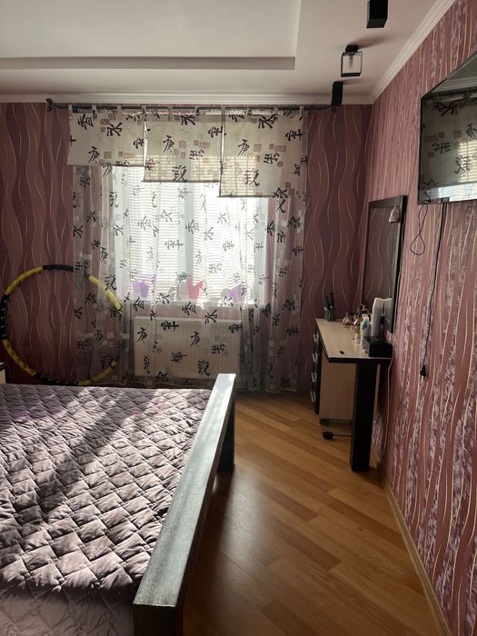 Продається 3-кімнатна квартира з індивідуальним опаленням біля АТБ