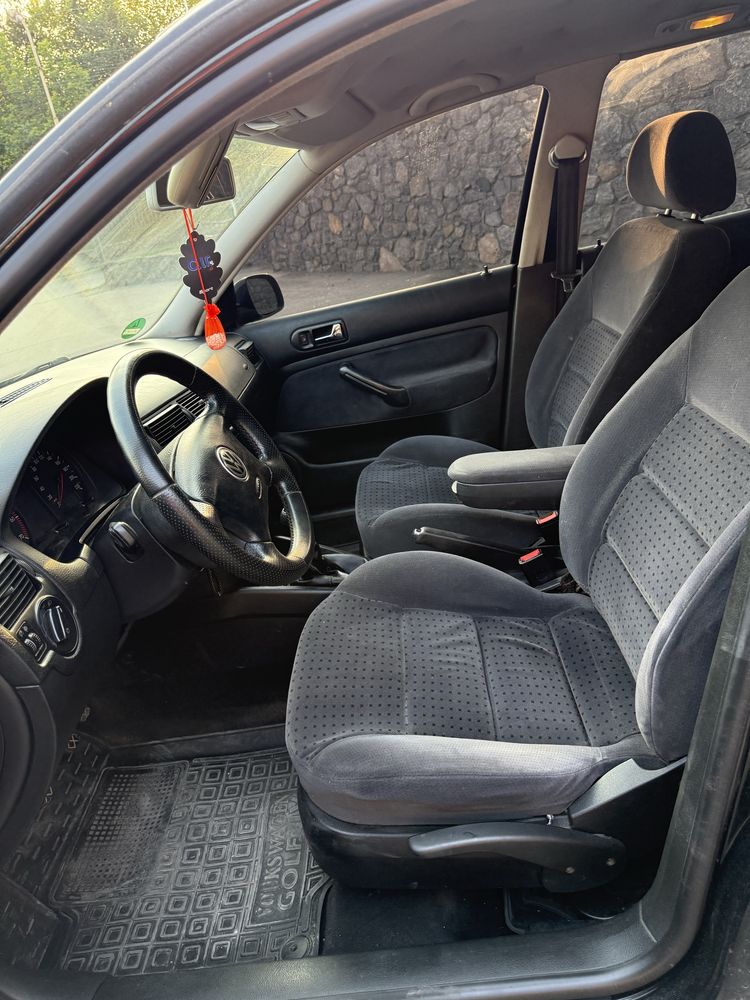 Volkswagen Golf 4 • Універсал • 1999 • 1.4 бензин • Чорний