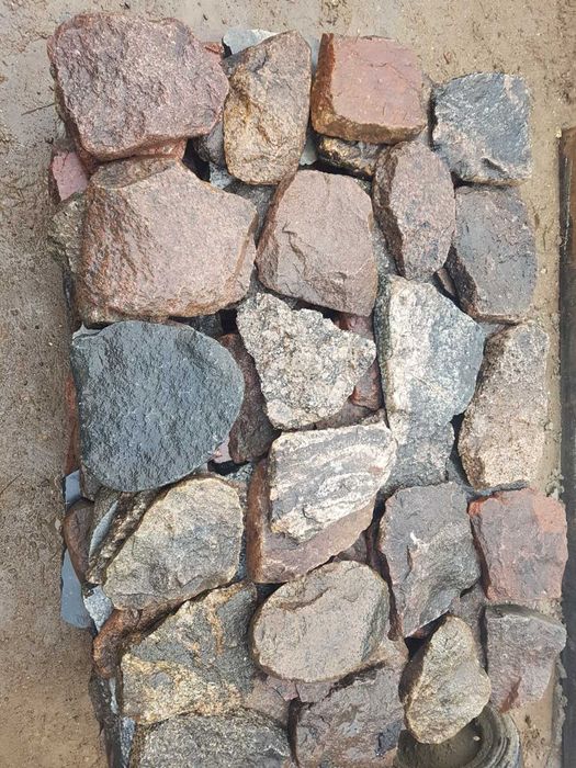 Kamień polny łupano cięty z starobruku