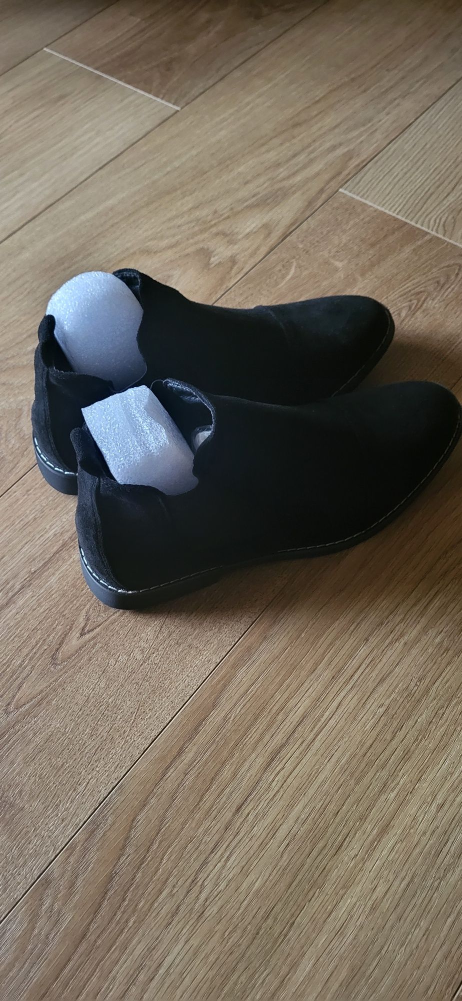 Buty zamszowe męskie.