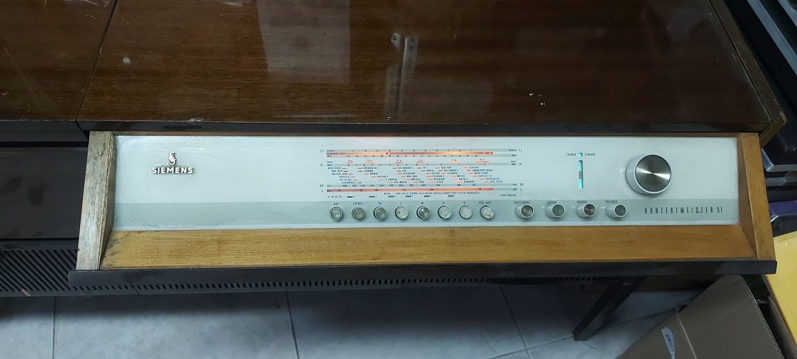 Radio de movel antigo de 1965