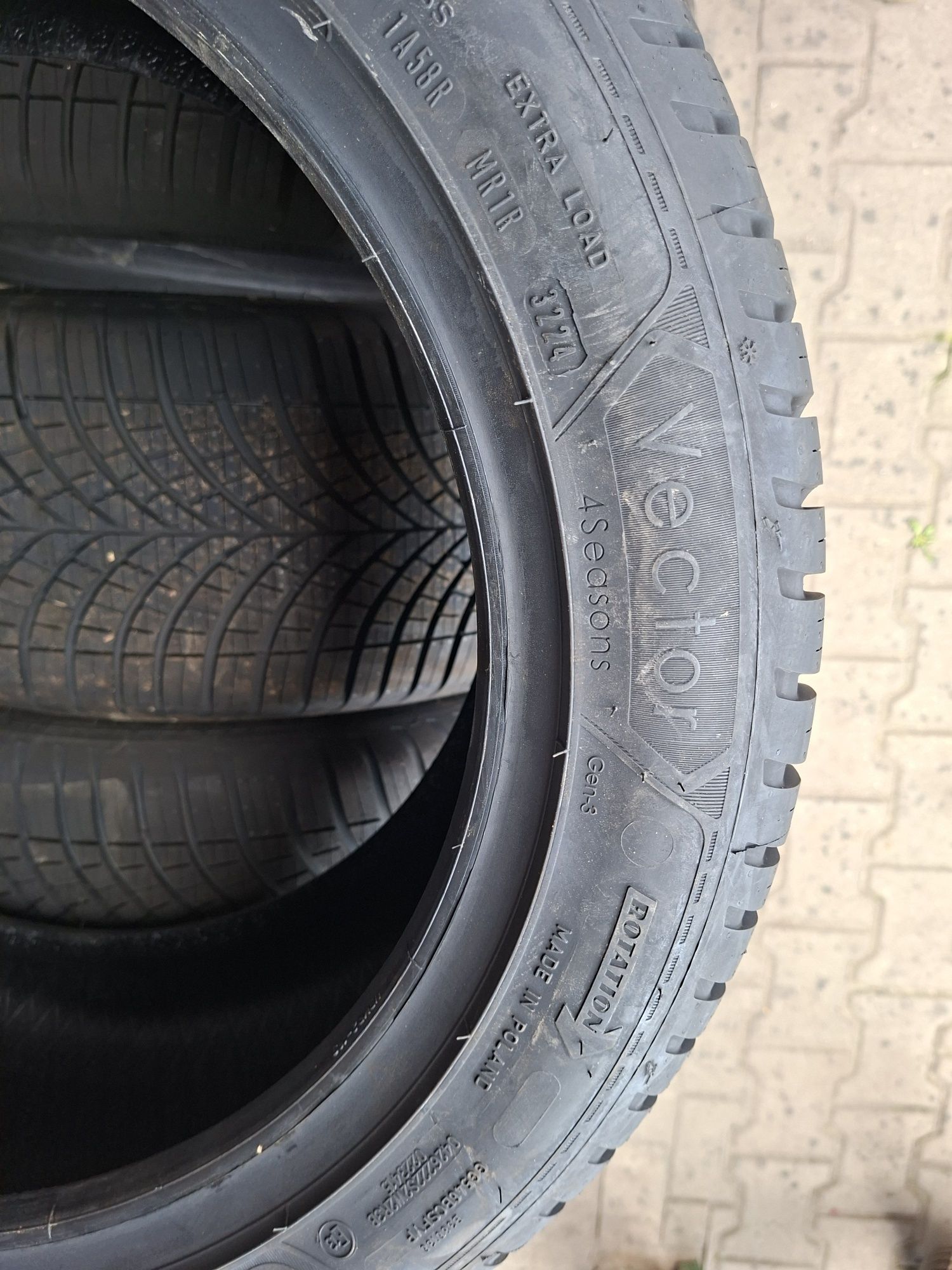Opony Wielosezonowe 245/45R17 Goodyear Vector 245/45/17 Całoroczne
