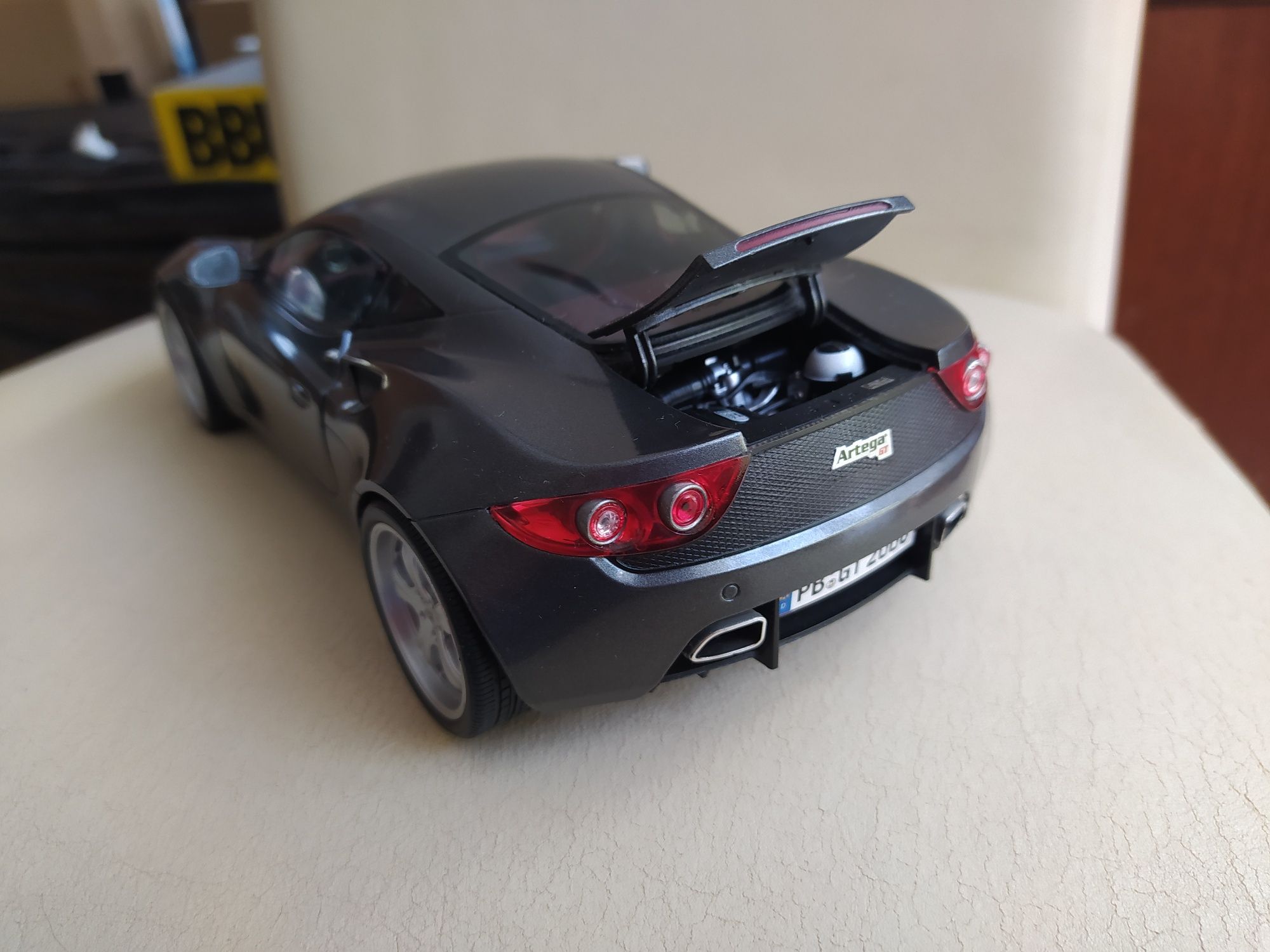 Artega GT 1:18 Revell