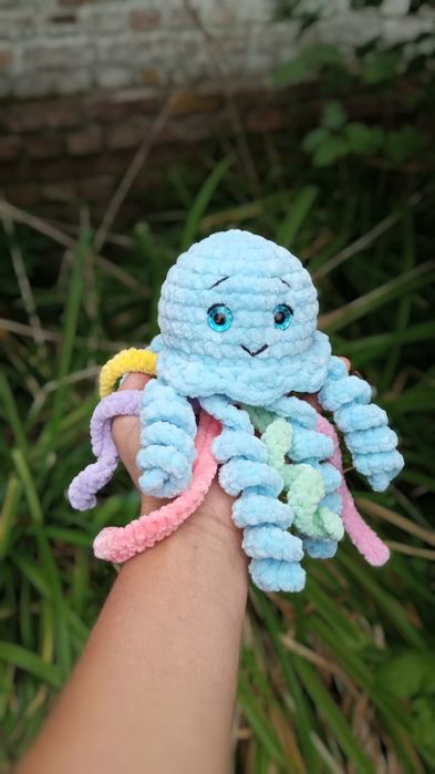 Зайка, погремушка, МЕДУЗА, брязкальцезайчик крючком ,вязаная игрушка к