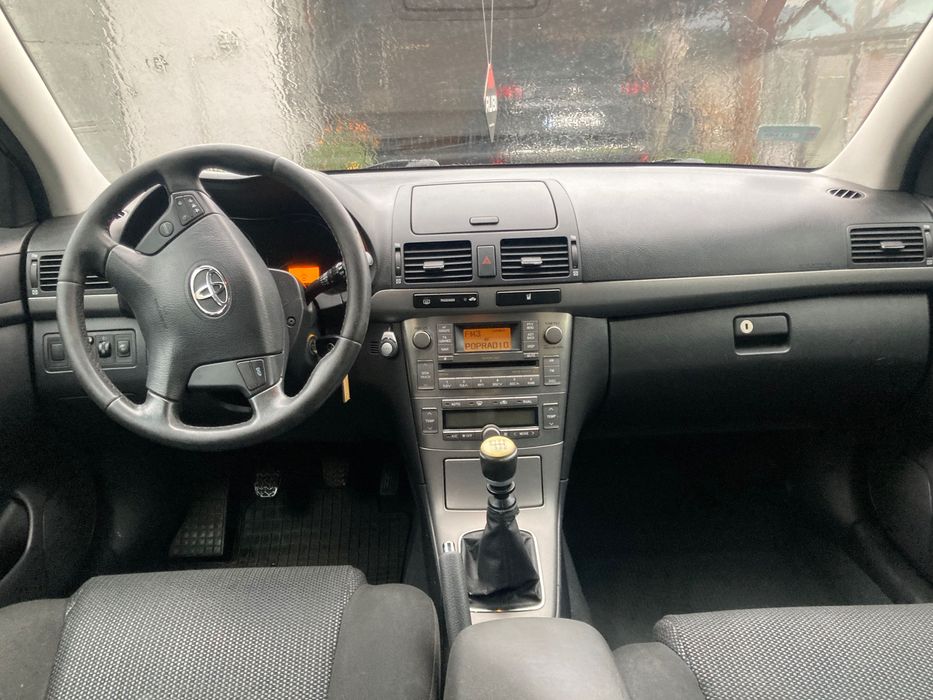 Avensis t25 kombi uszkodzona