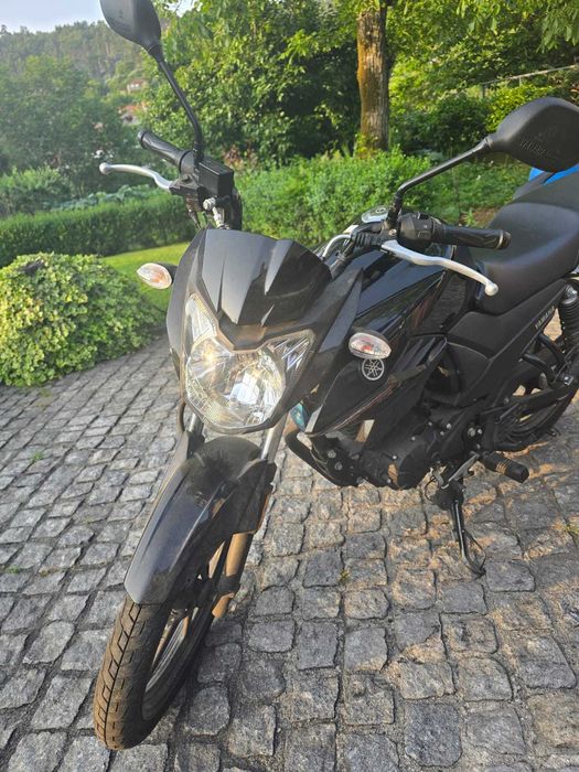 Yamaha 125 preta