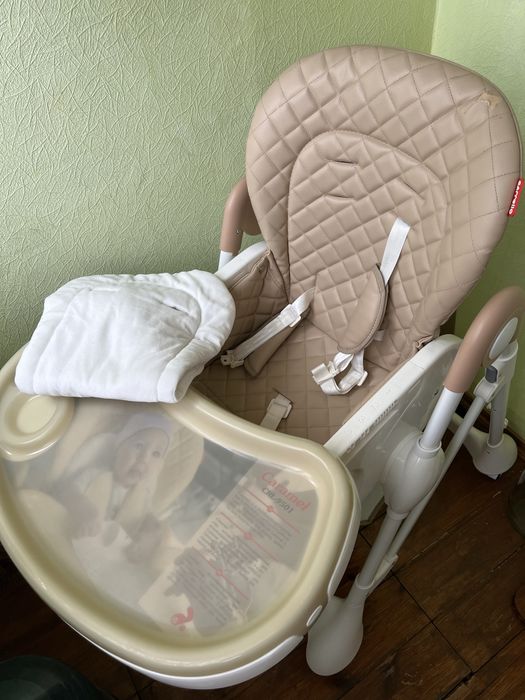 Продам стільчик для годування Carello