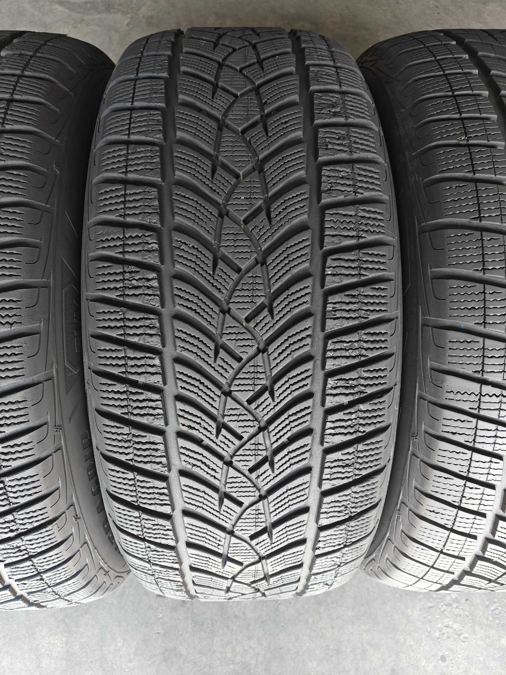R18 255 55 шини зимові Goodyear Ultra Grip Performance SUV Gen-1