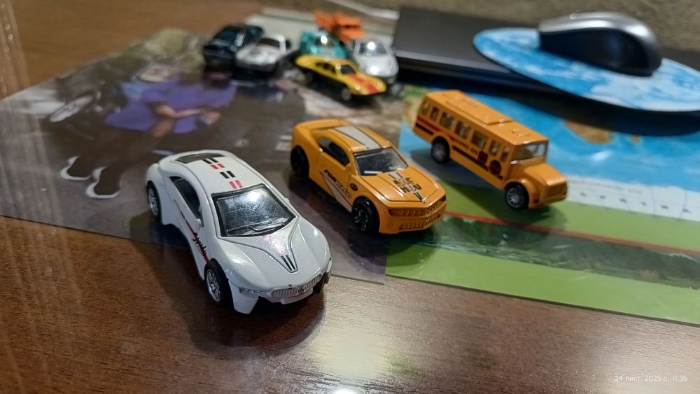 Металеві машинки (модельки) по 50 грн