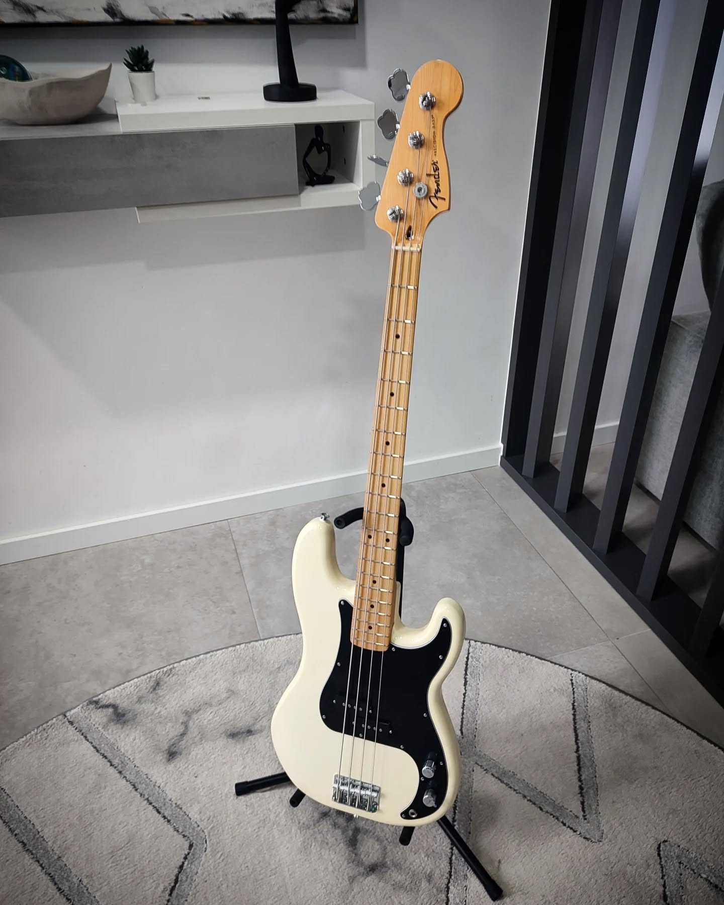 Fender Standard Precision