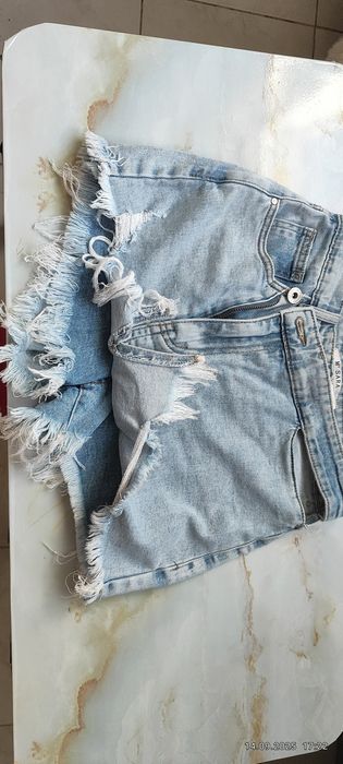 Продам спідницю-шорти
Розмір S
Стан ідеальний одягала лише раз.
Виявил