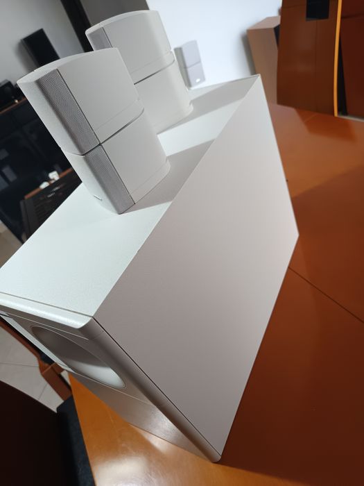 Sistema Bose Acoustimass 5 serie III em branco