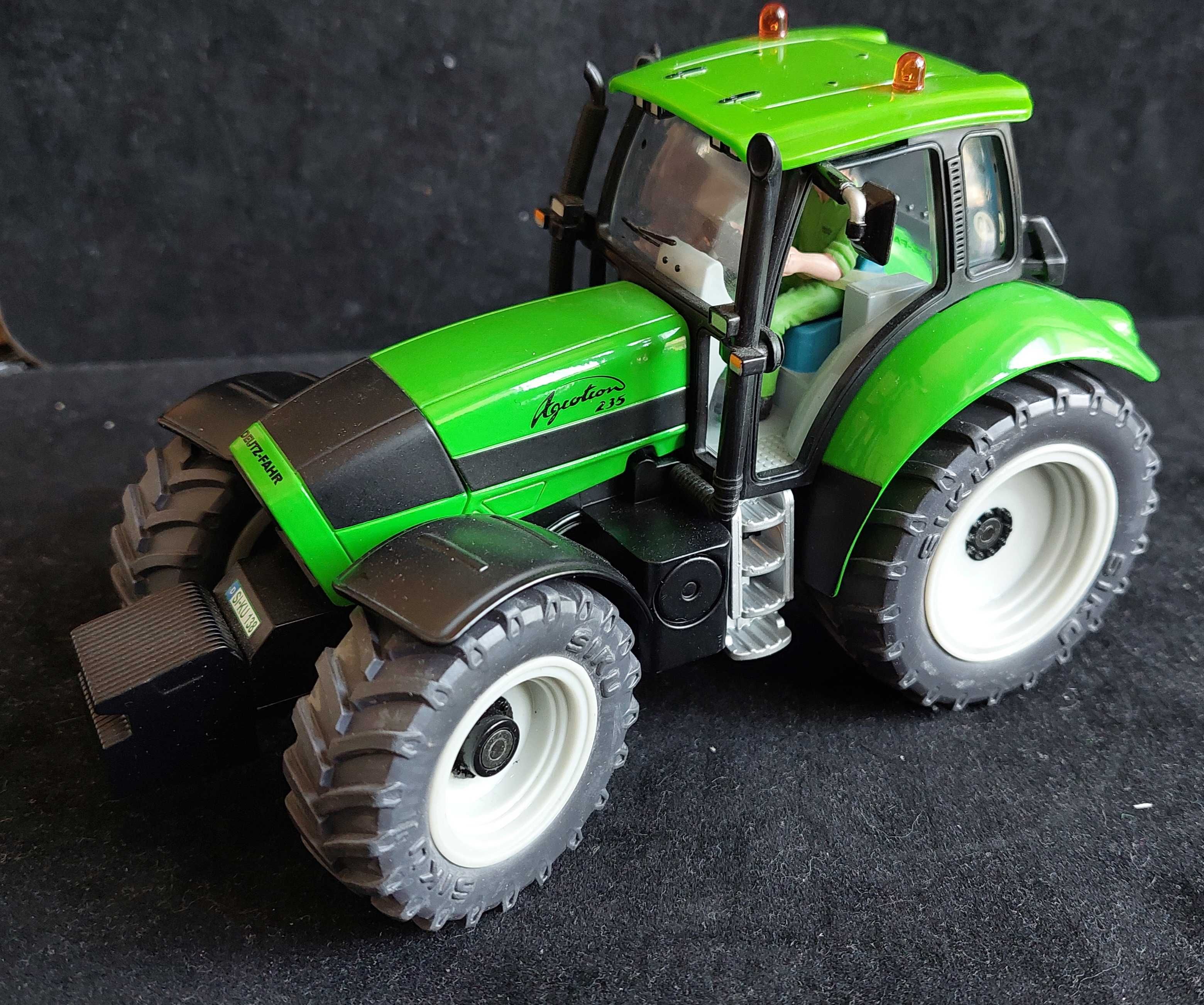 Siku 4453 Deutz Fahr Agrotron 235 z przyczepą Deutz Fahr  1:32