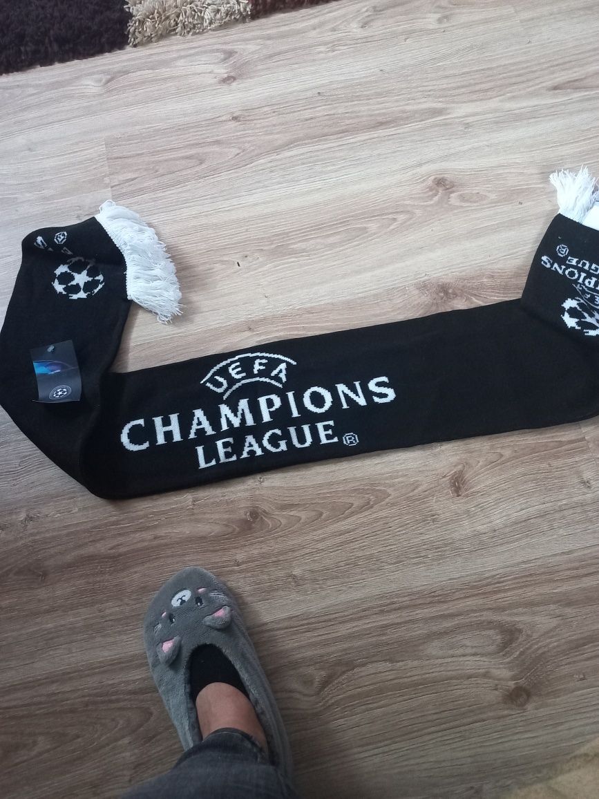 Szaliki champion league 2sztuki .Nowe