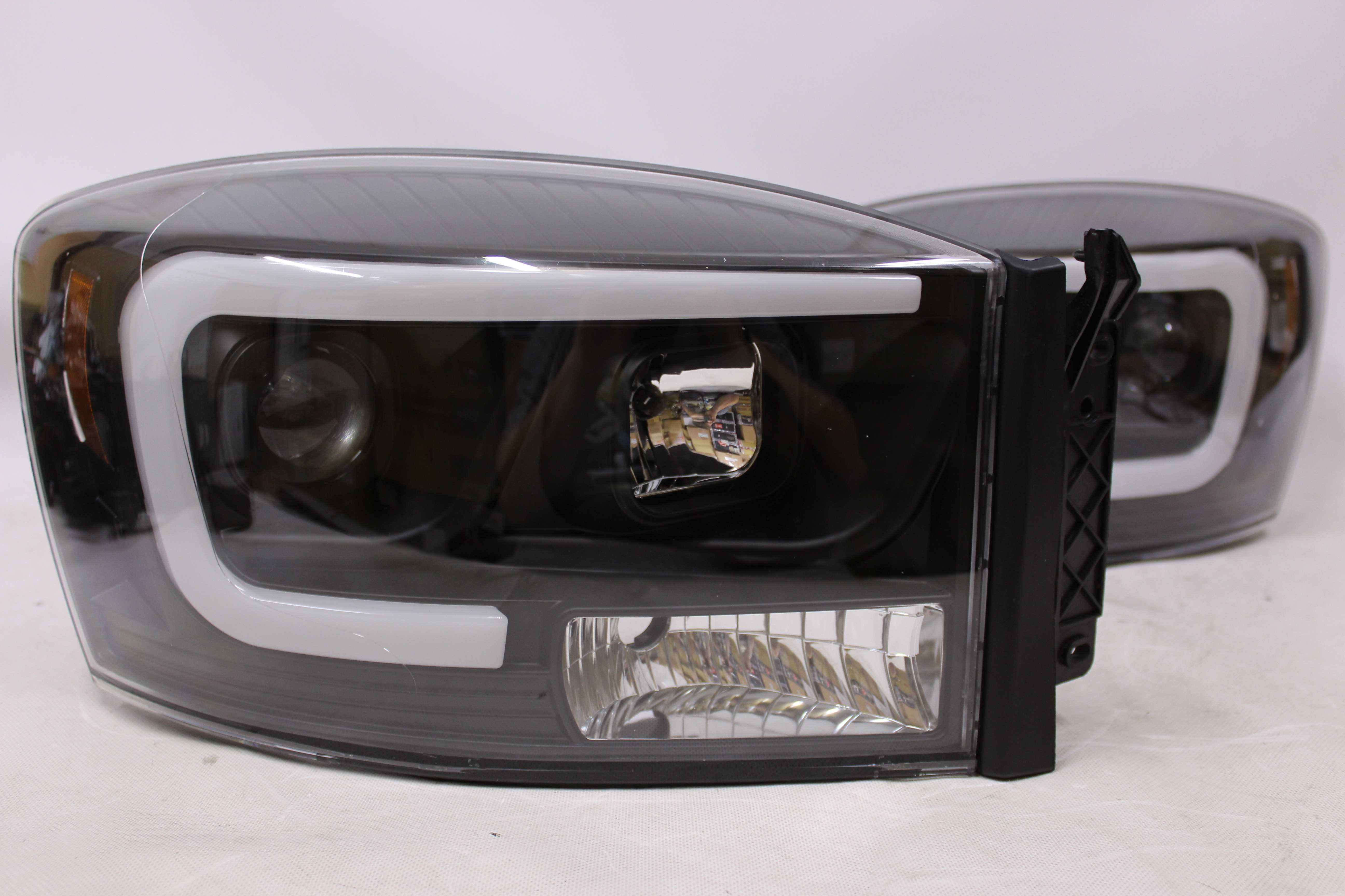Lampy reflektory przednie przód DODGE RAM 09-18 LED BAR NEON Black !