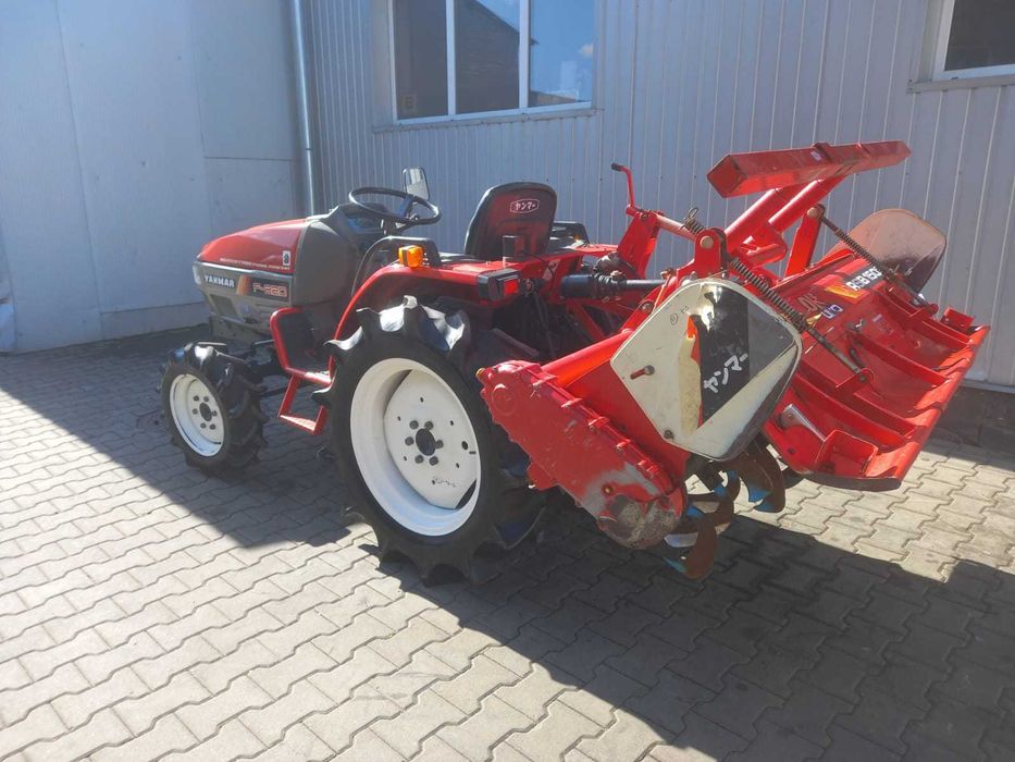 Japoński traktorek Yanmar F 220 z glebogryzarką 4x4 22 KM