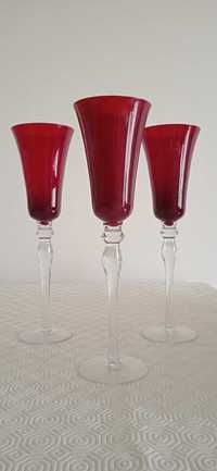 3 copos vermelhos