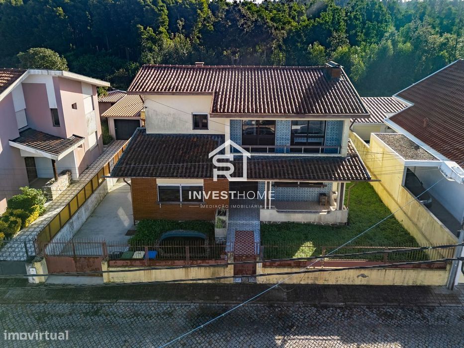 Moradia T4+1 | 4 Frentes | Terraço | Jardins | Box | Metro