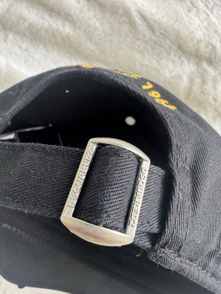 CZAPKA Z DASZKIEM DSQUARED2 Czarny hagtowane logo Uniwersalny