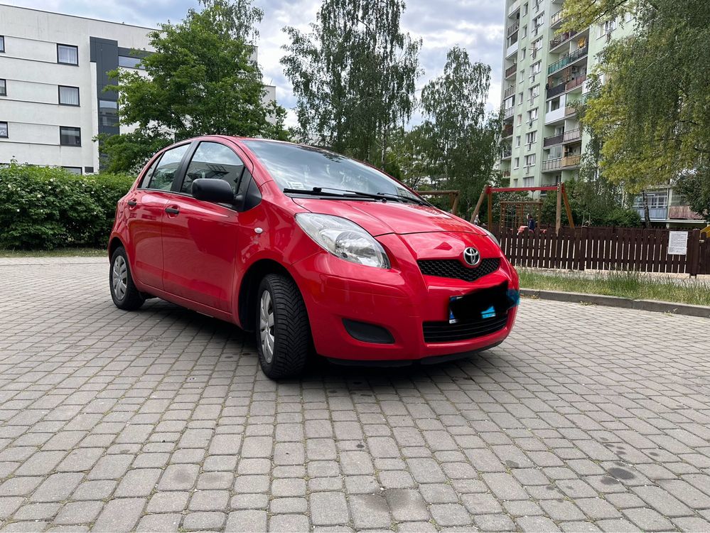 Toyota Yaris 2010 1.0 niski przebieg 2 właściciel klima salon Polska