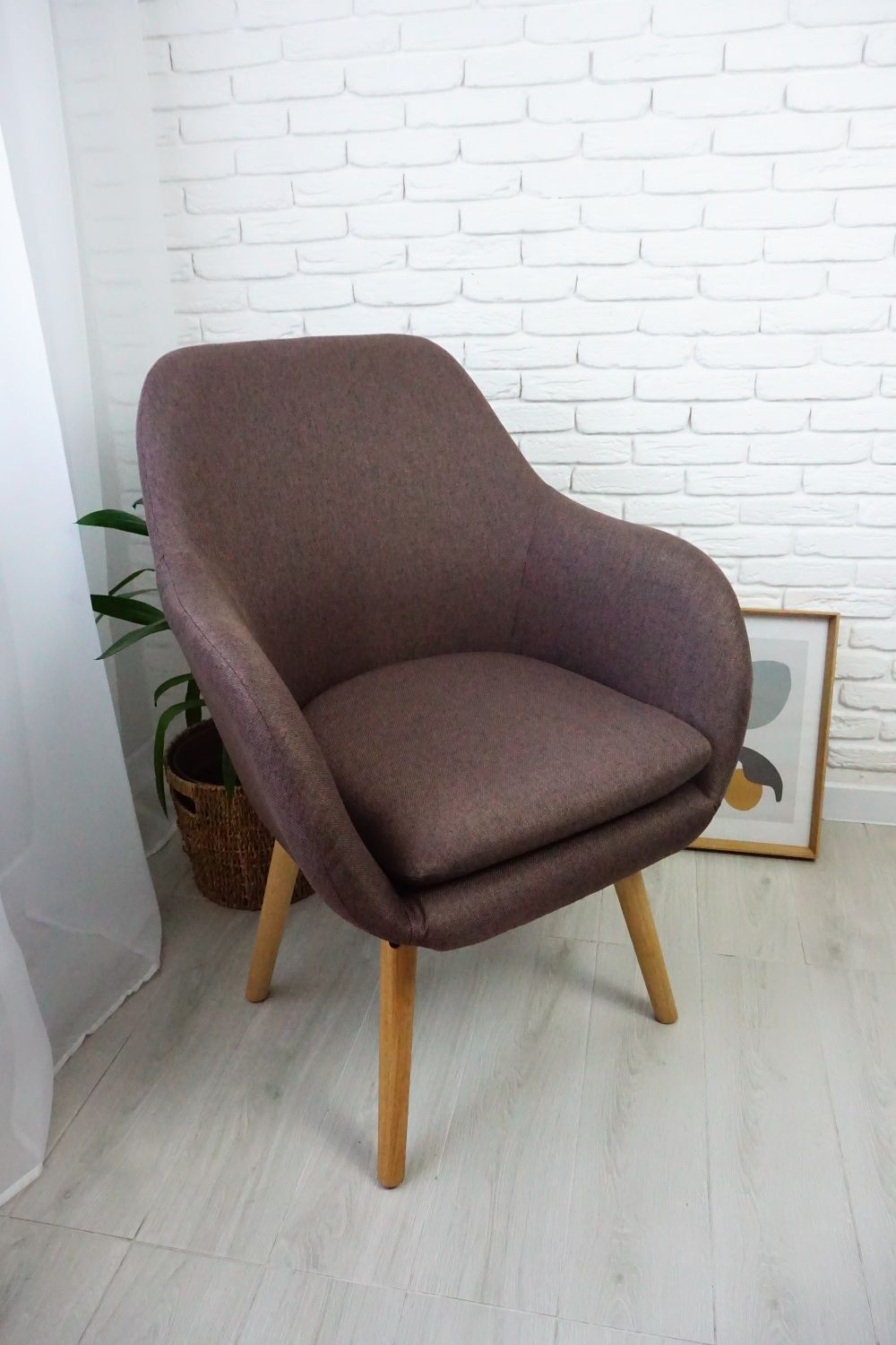 Крісло коричневе