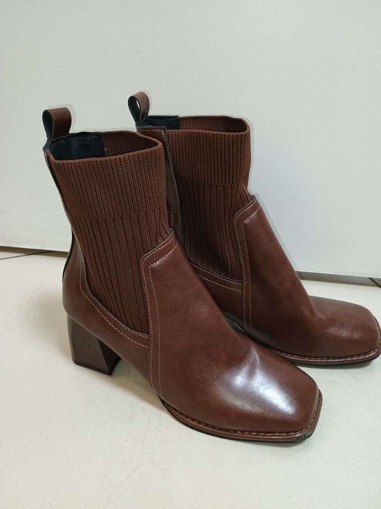 Botki wysokie carmel r 39 25,5 cm beż brąz na obcasie ze skarpetą