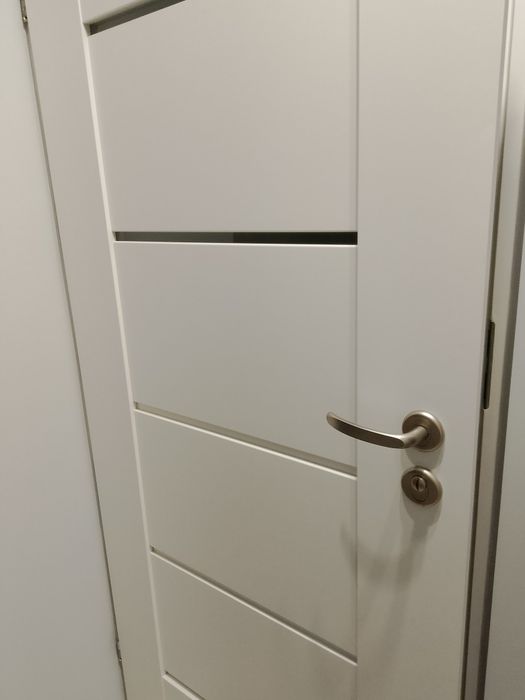 5 sztuk klamek satynowych 3 na klucz i 2 łazienkowe