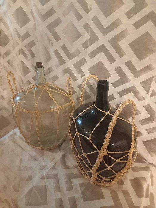 Garrafões de vidro, Antigos, cobertura corda  macramé, preço cada