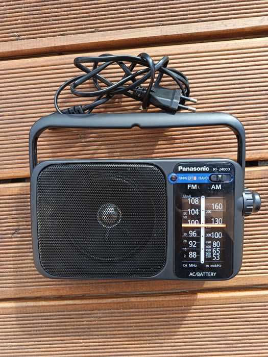 Radio sieciowo-bateryjne AM, FM Panasonic RF-2400 przenośne czarne
War