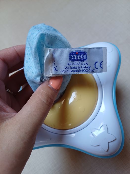 Tęczowa kostka chicco 3w1 do zabawy: projektor, pozytywka, lampka