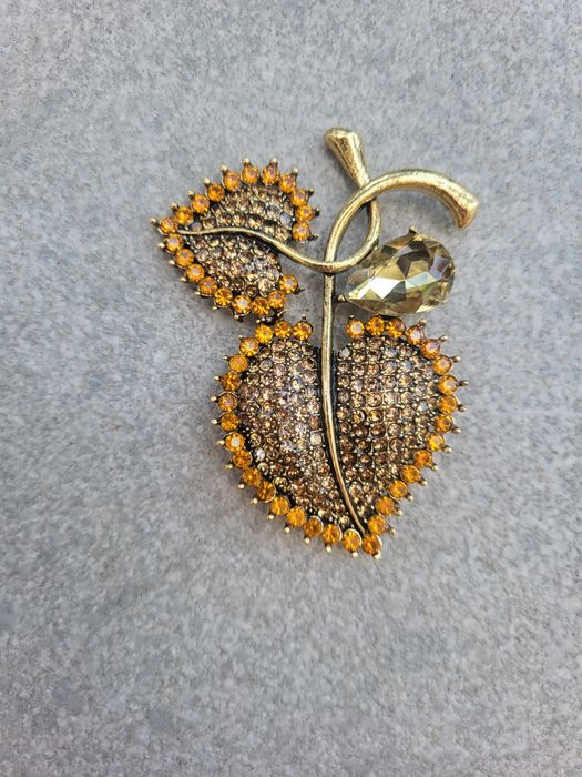 Broszka liście serce