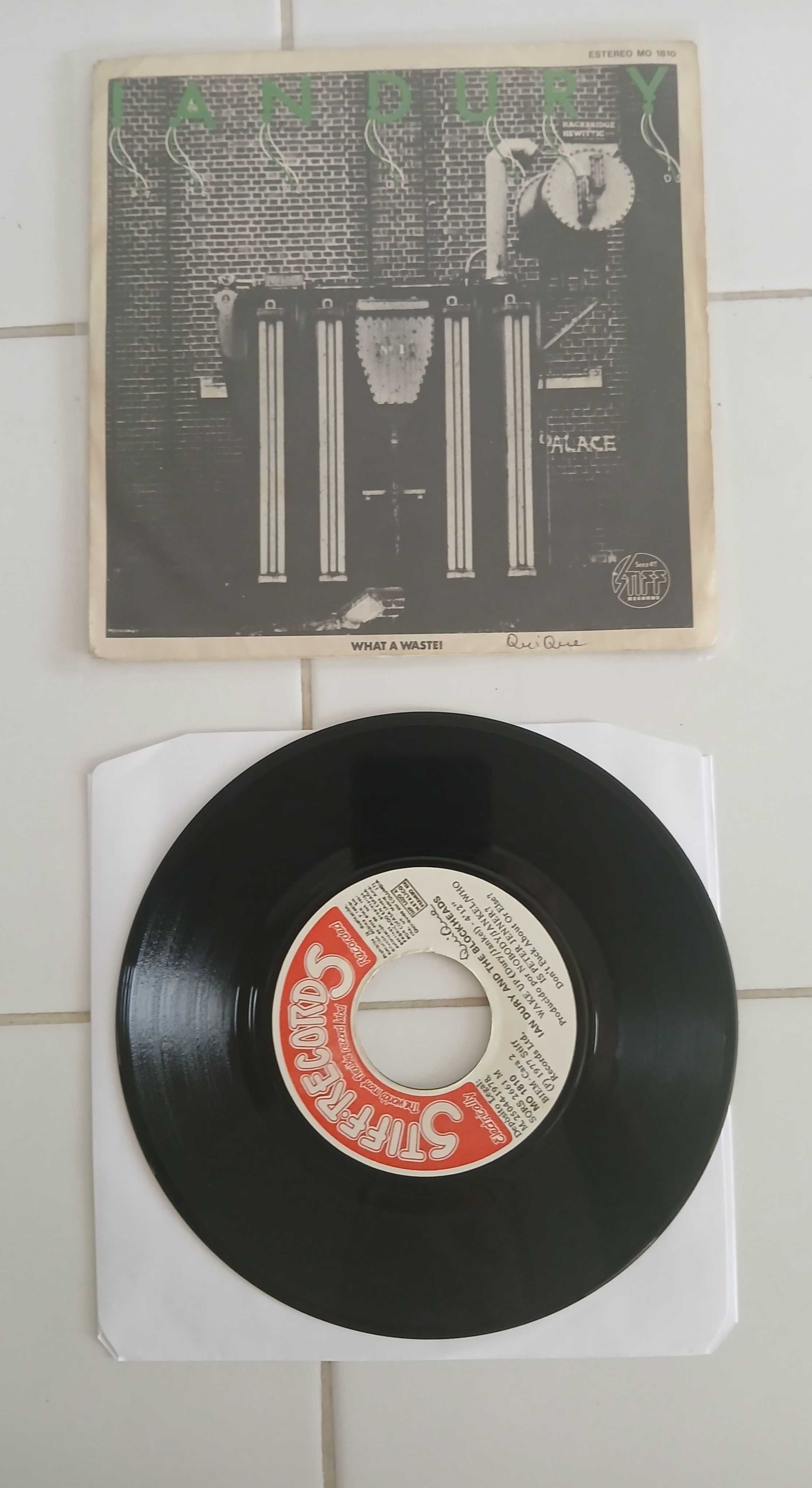 IAN DURY And The Blockheads
- vinil