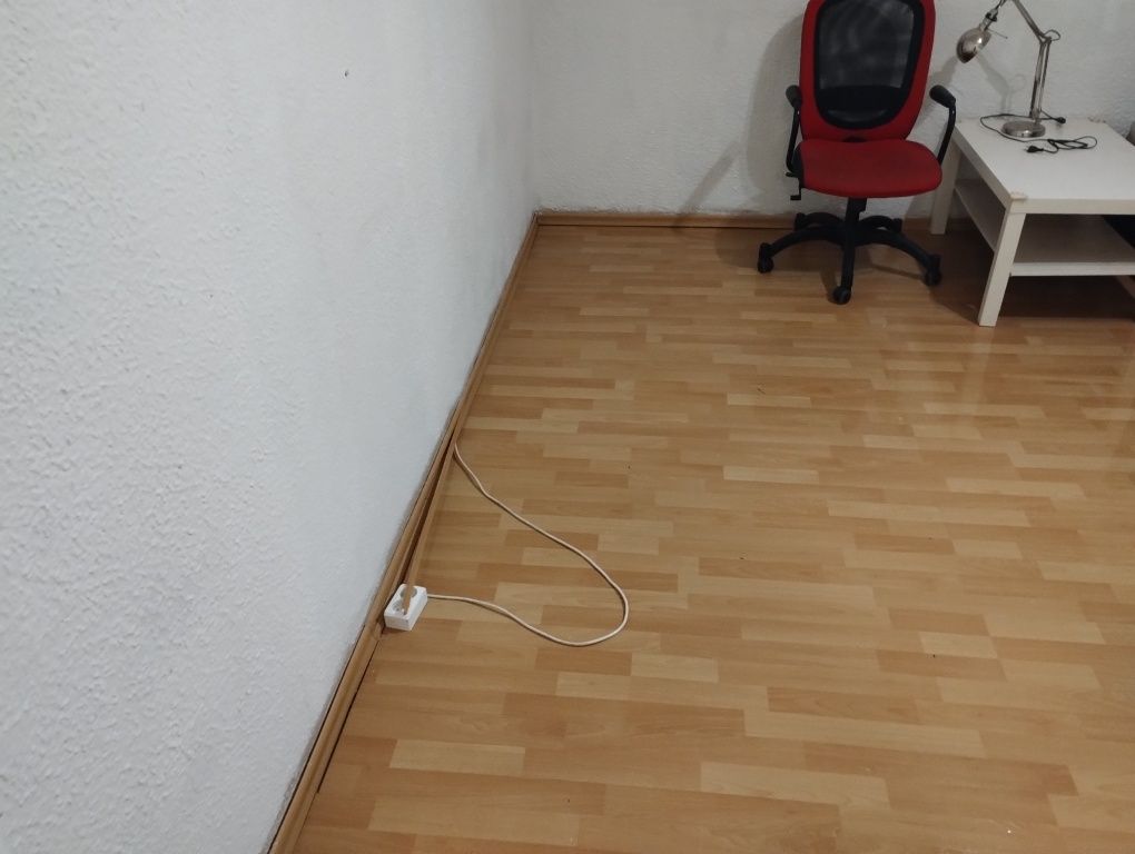 Panele podłogowe z listwami