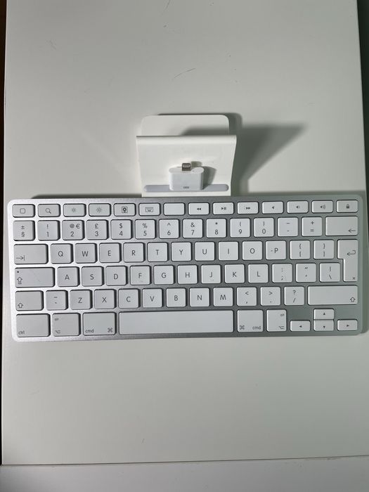 Докстанція-клавіатура Apple A1359 для iPad