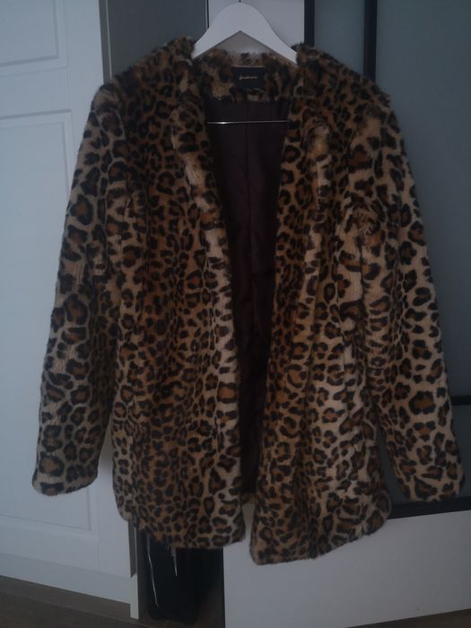 Przepiękne nowe futerko / płaszcz w cętki marki Stradivarius rozmiar S