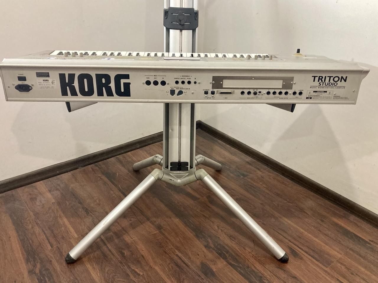 KORG TRITON STUDIO 61 — с кейсом