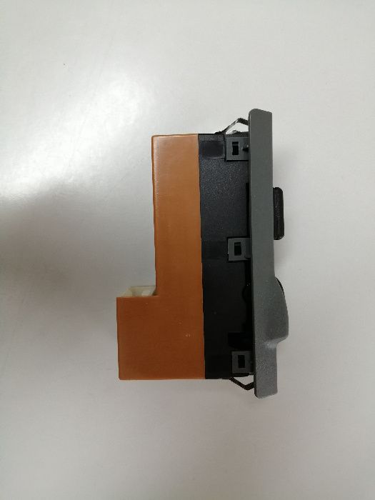 Interruptor de vidro esquerdo Mitsubishi Canter FE531 / FE534 / FB634