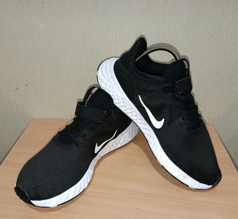 Кросівки фірми Nike 43 розміру