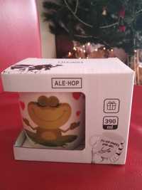 Caneca da Ale-Hop 390ml, com sapo e corações (ainda na caixa)