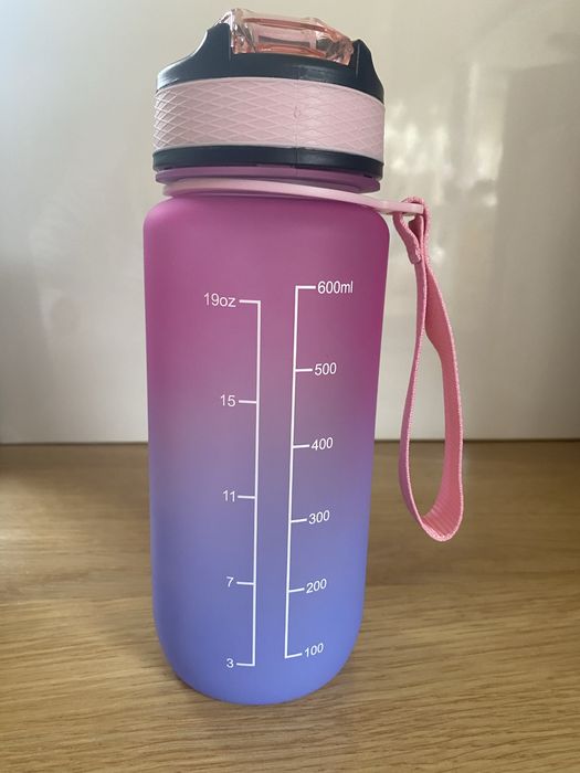 Bidon sportowy na wodę 600ml z miarką motywacyjn