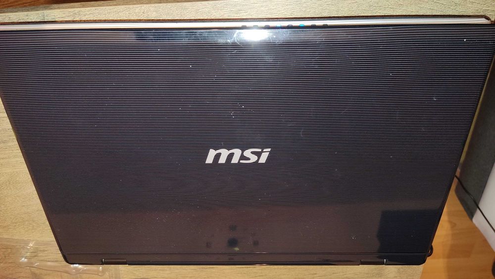 Laptop MSI CX605