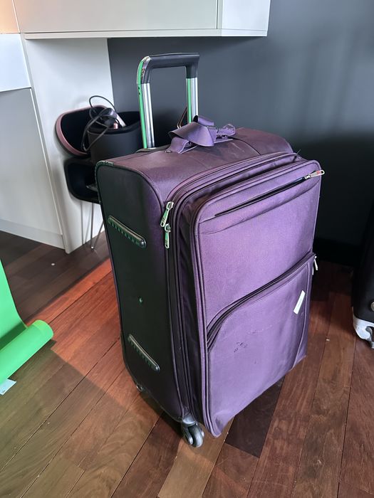 Oddam walizkę damskich ubrań za 100 zł.