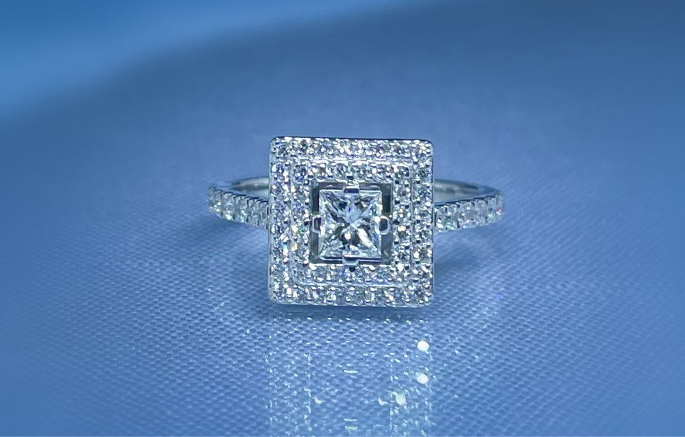 Кольцо с бриллиантом «принцесса»