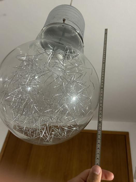 Candeeiro de teto em formato de lâmpada