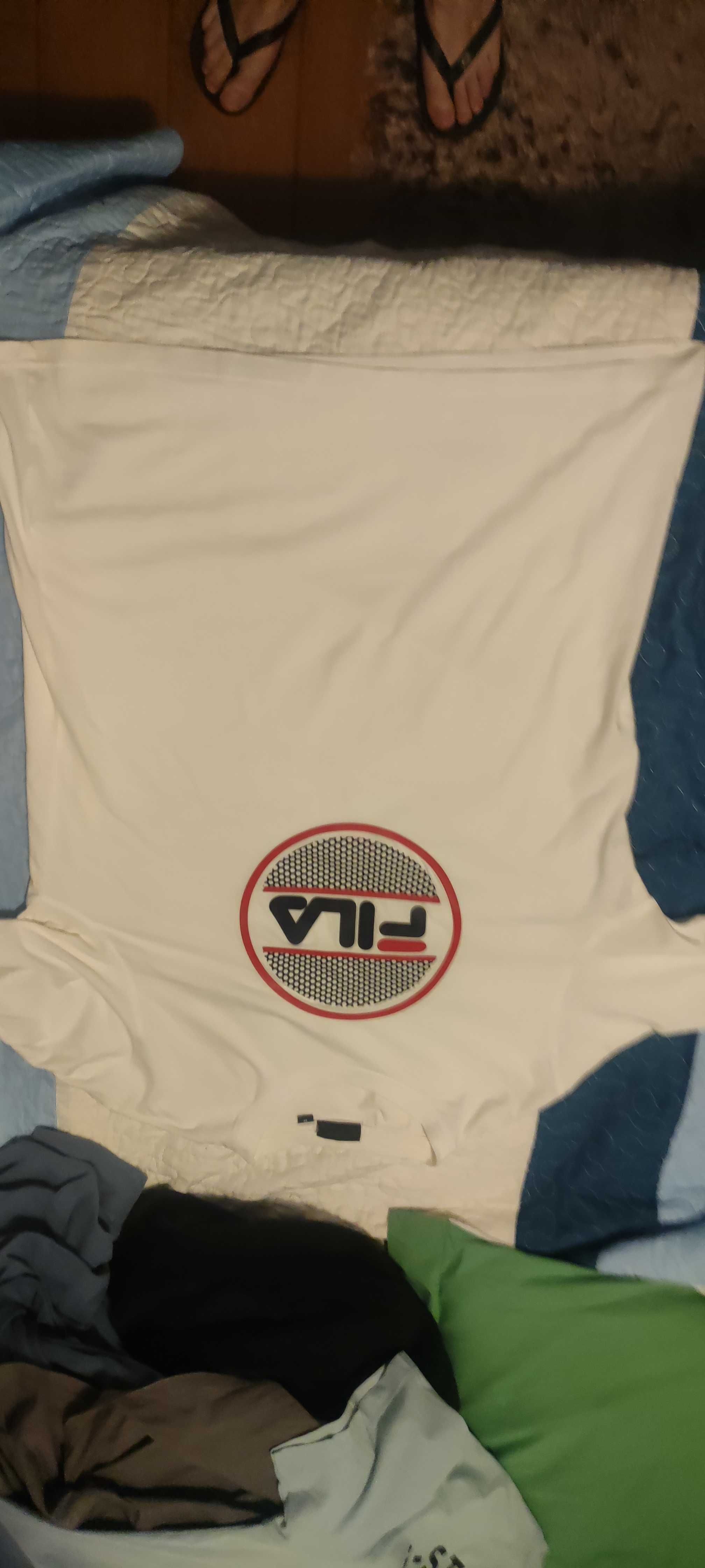 T-Shirt Fila Branca com Logo (Tamanho M)