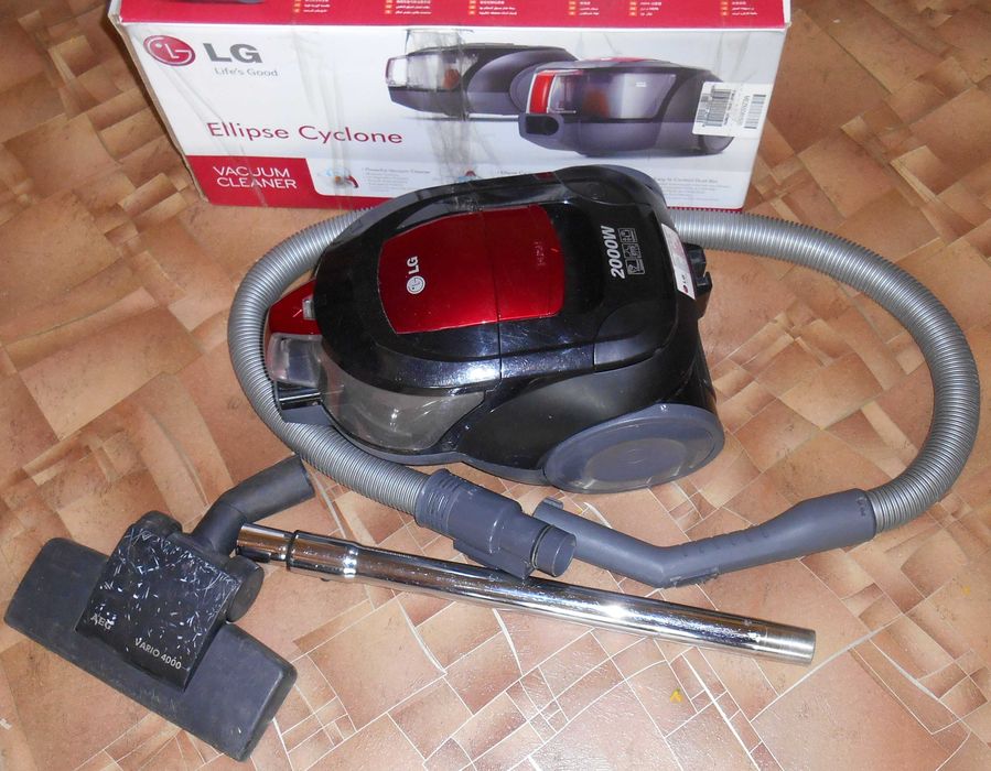 Пылесос LG контейнерный, тянет хорошо