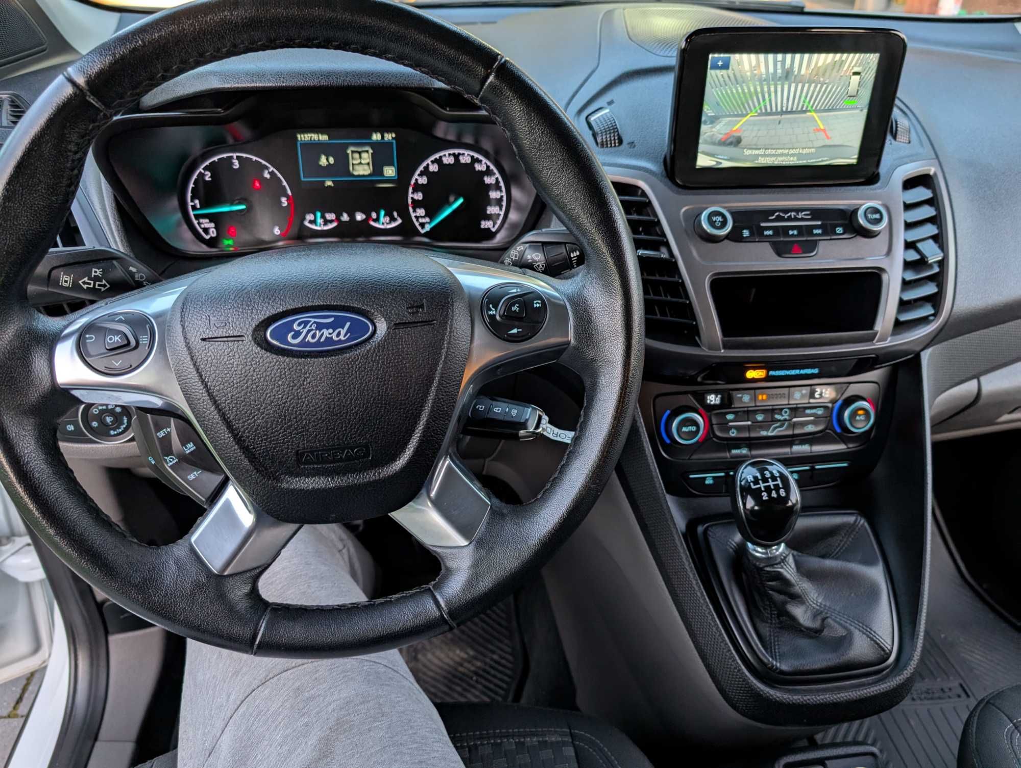 Ford Tourneo Connect jedna z bogatszych wersji,kamera,tempomat itp.