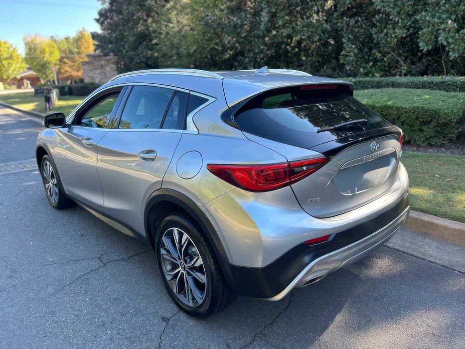 INFINITI QX30 Luxury      2017