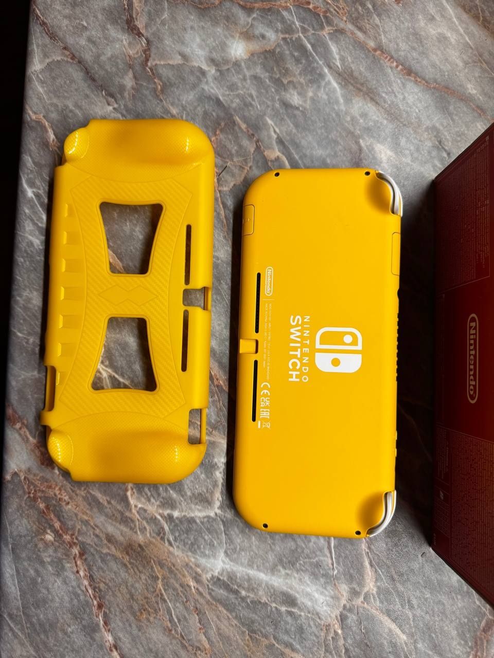 Продам обменяю Nintendo Switch Lite + игры