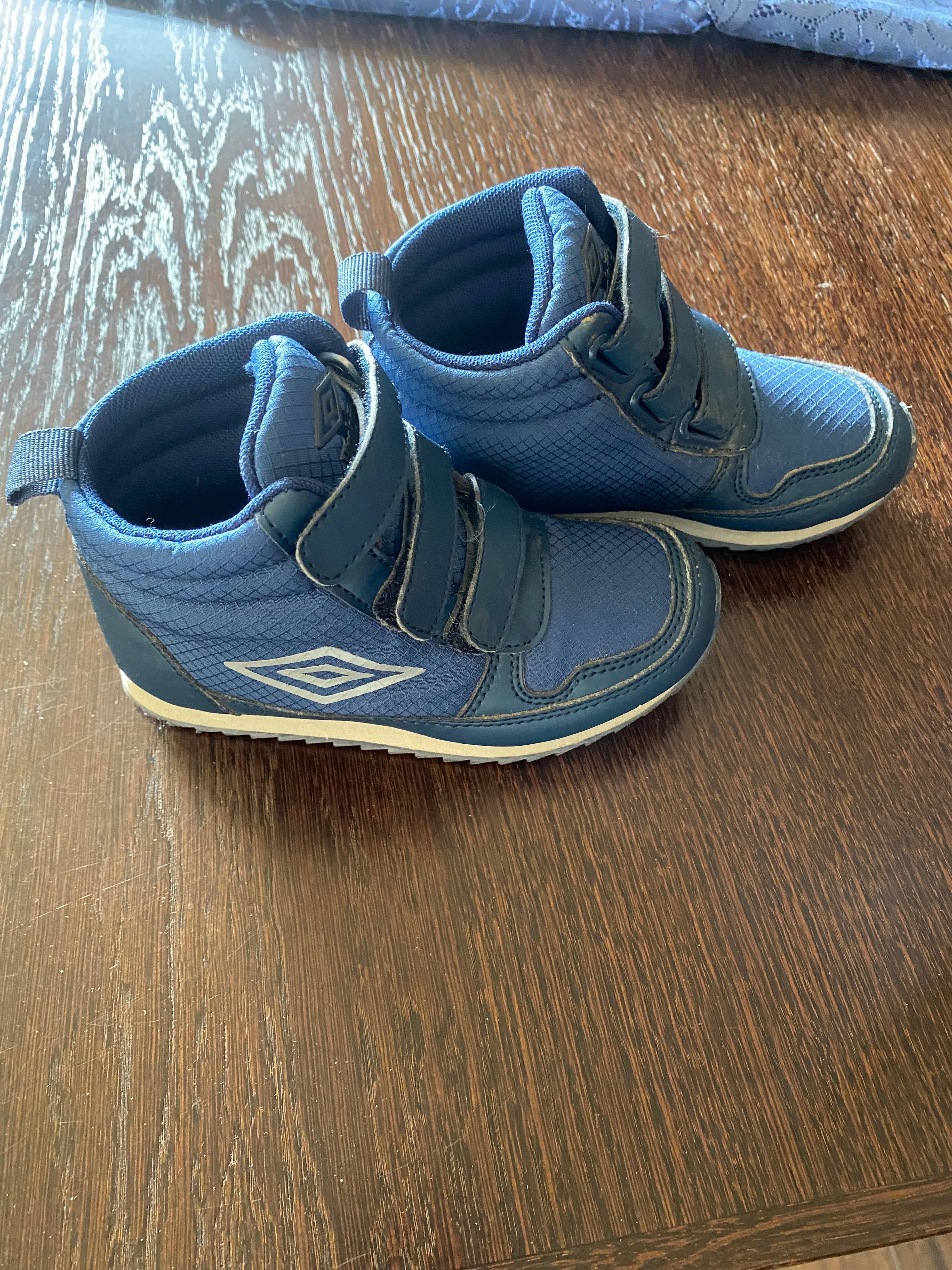 Buty dziecięce Umbro roz.28.